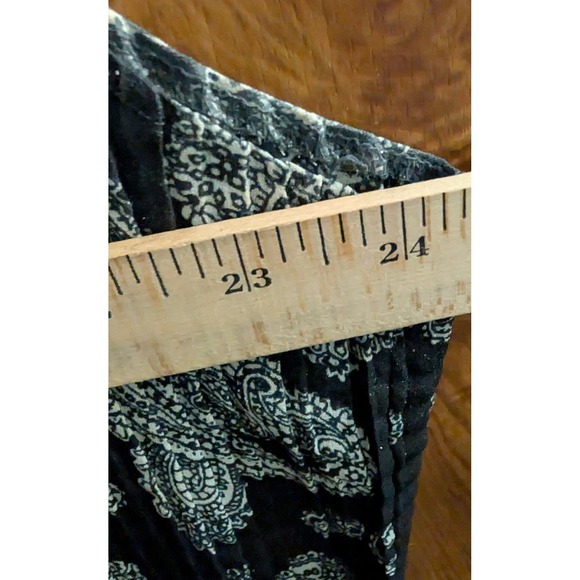 Womens Top Plus Size 24W 28W Black White Paisley Print Sleeveless Pleated Layers - Picture 5 of 7